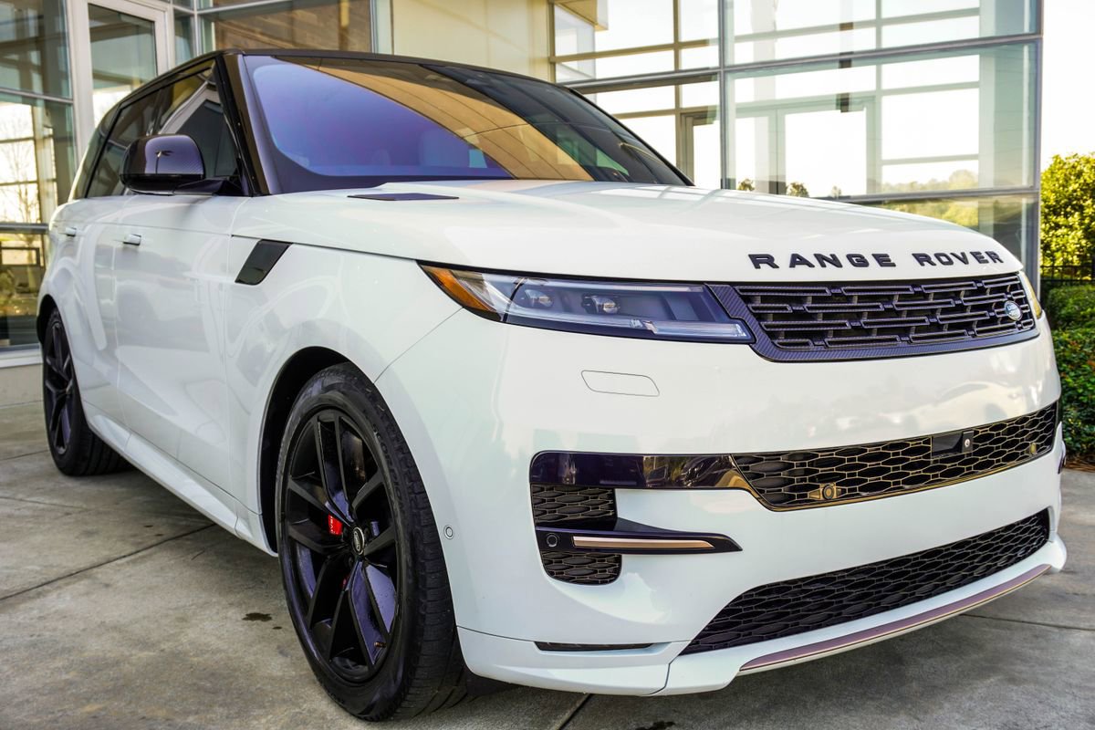 Used 2023 Land Rover Range Rover Sport SE Dynamic image 4