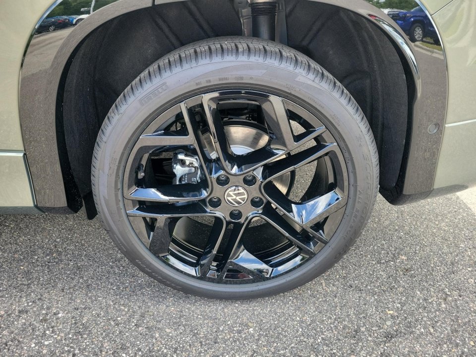 New 2026 Volkswagen Tiguan SE R-Line FWD image 23