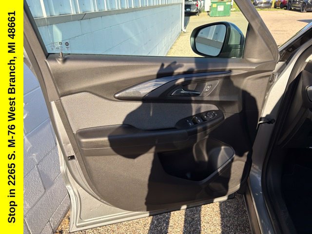 Used 2023 Chevrolet TrailBlazer LT w/ Convenience Package AWD/4WD image 11