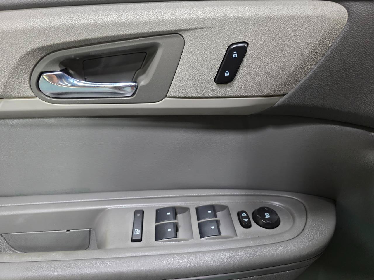 Used 2017 Chevrolet Traverse LS FWD image 18