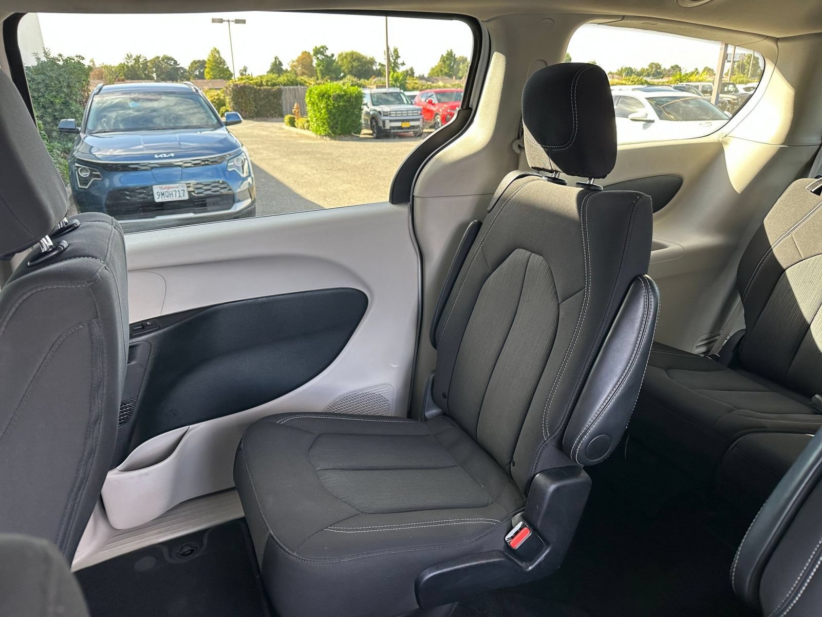Used 2024 Chrysler Voyager LX FWD image 41