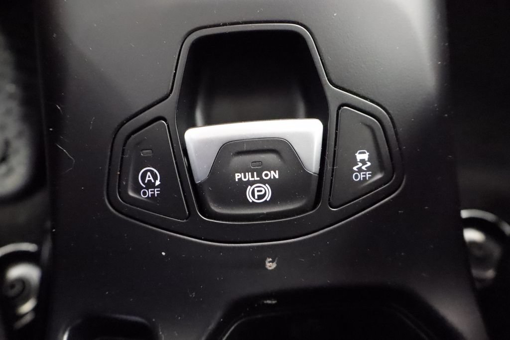 Certified 2023 Jeep Renegade Latitude w/ Sun/Sound Group AWD/4WD image 35