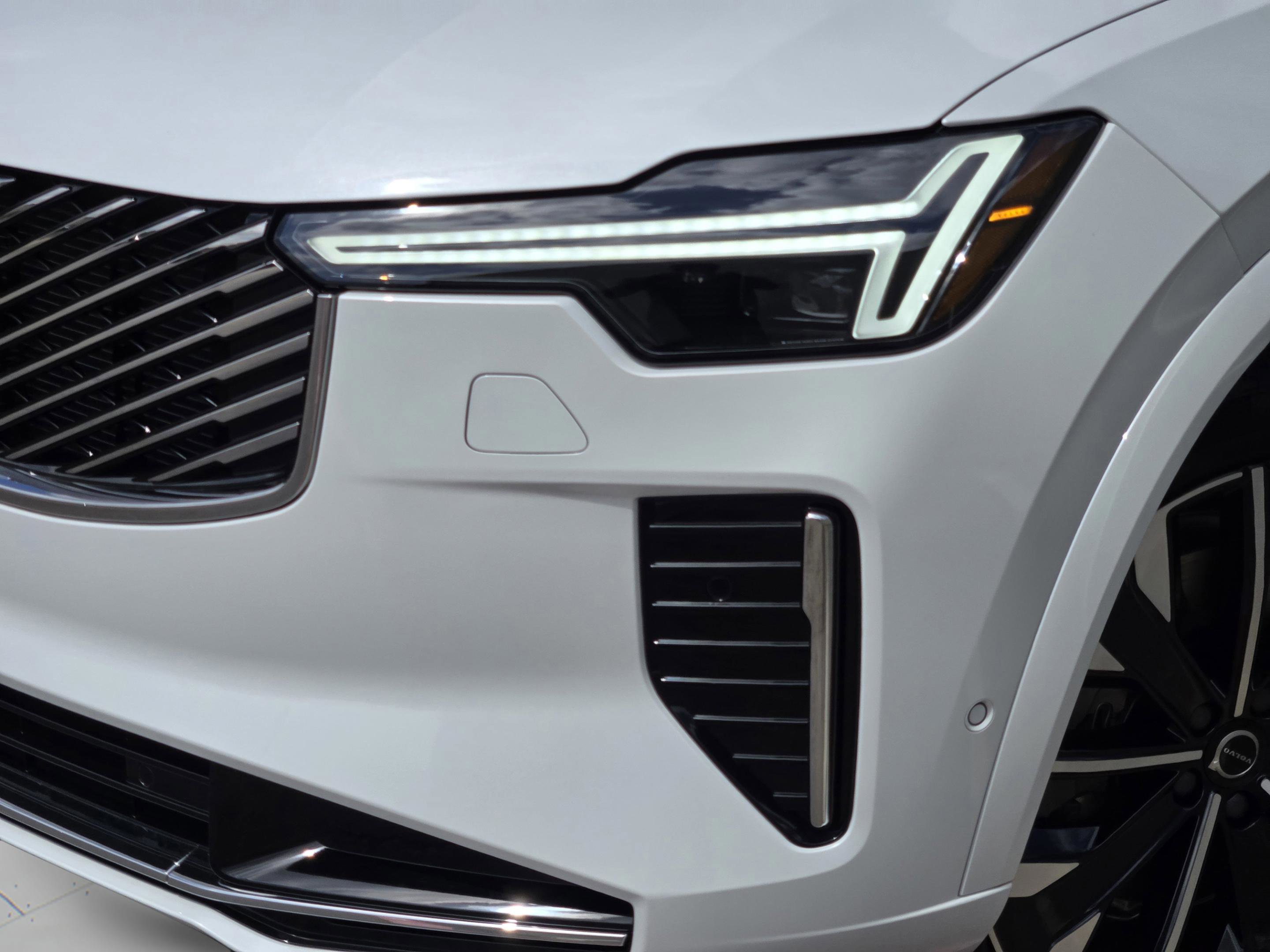 New 2026 Volvo XC90 B6 Ultra w/ Protection Package image 26