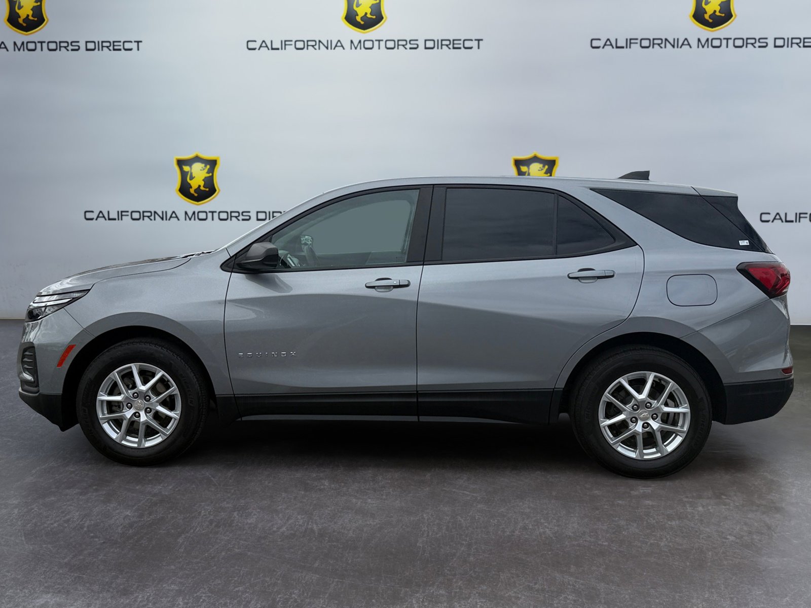 Used 2024 Chevrolet Equinox LS w/ LS Convenience Package FWD image 2