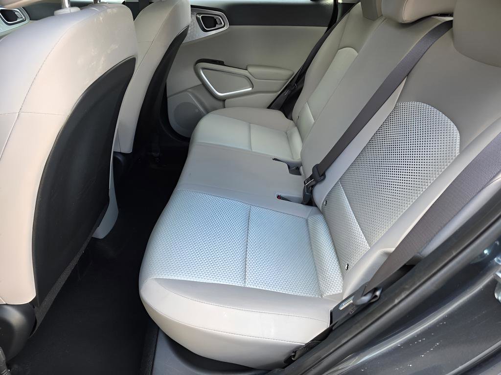 Used 2025 Kia Soul LX FWD image 15