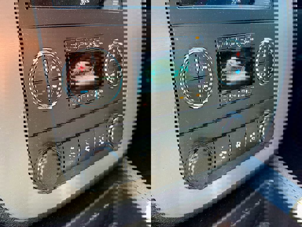 Used 2013 GMC Yukon XL SLT AWD/4WD image 27