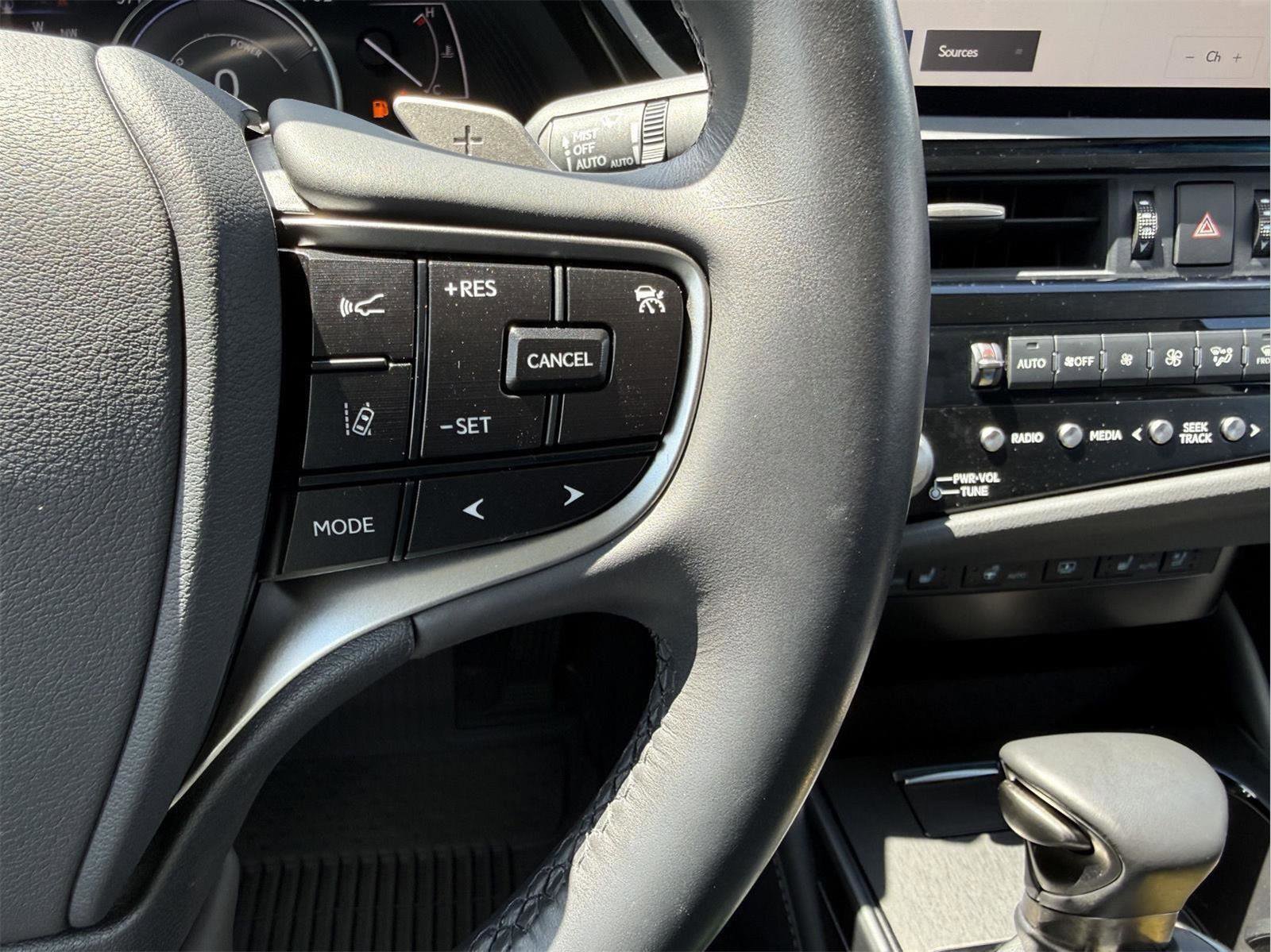 Certified 2024 Lexus ES 300h w/ Premium Package FWD image 16