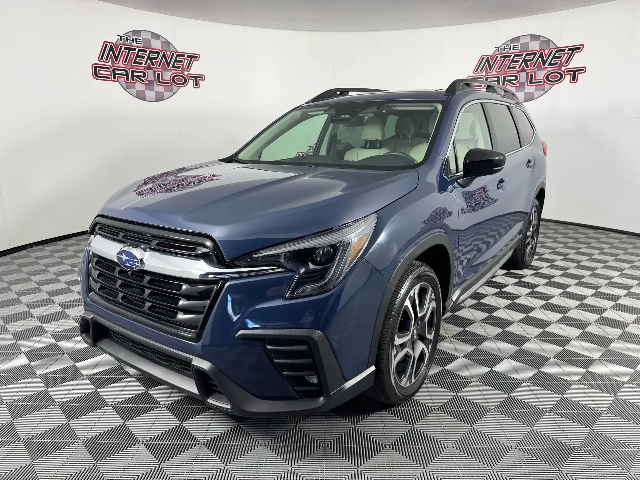 Used 2024 Subaru Ascent Limited w/ Technology Package AWD/4WD image 3