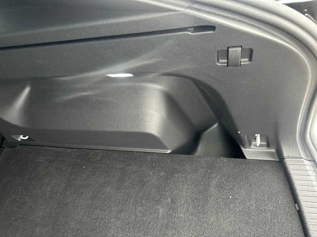 Used 2024 Volkswagen Atlas Cross Sport SE image 26