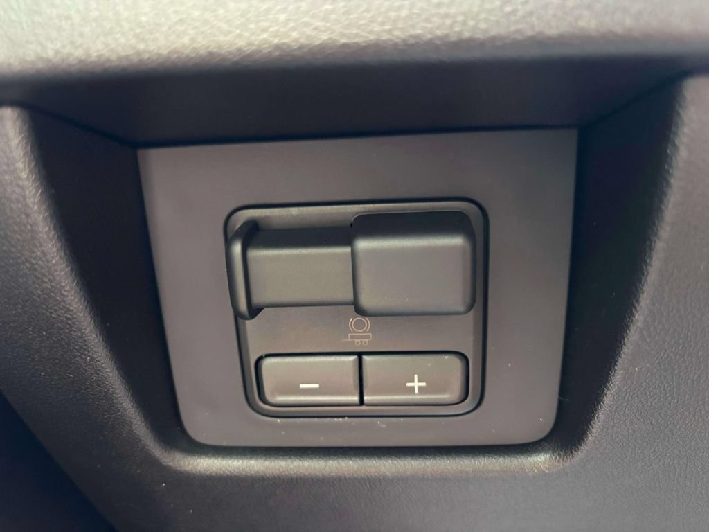 New 2026 GMC Canyon Elevation w/ Convenience Package RWD image 9