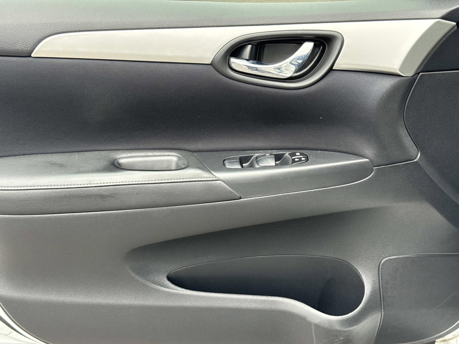 Used 2016 Nissan Sentra S image 21