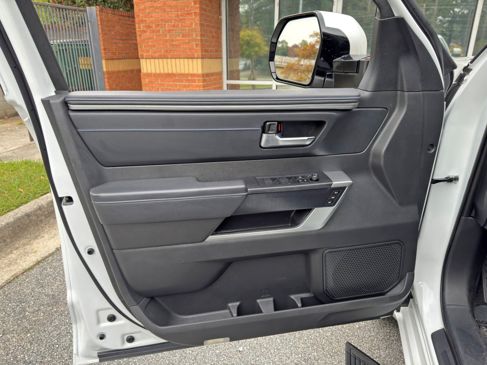 Used 2024 Toyota Tundra Platinum AWD/4WD image 46