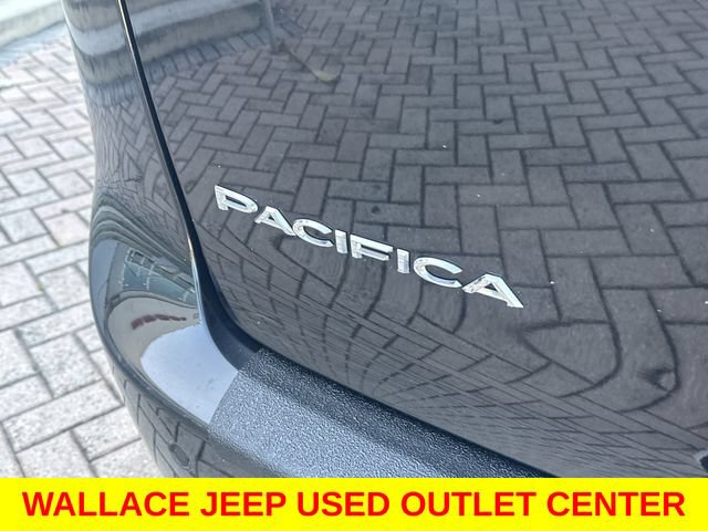 Used 2025 Chrysler Pacifica Select FWD image 10