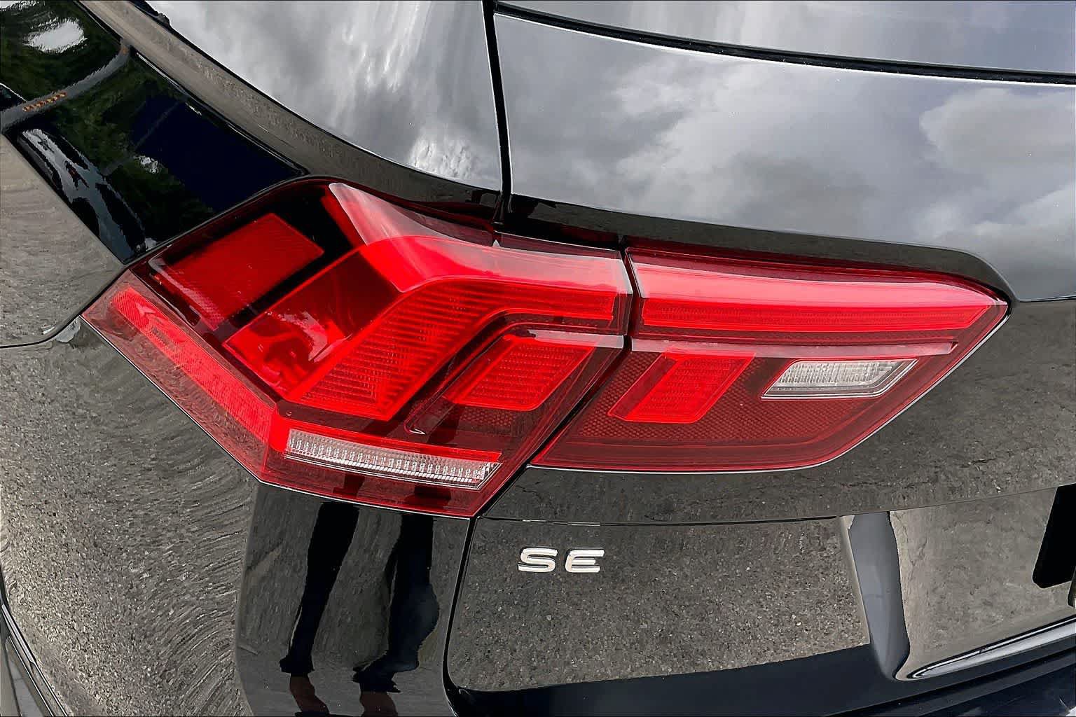 Used 2023 Volkswagen Tiguan SE R-Line FWD image 29