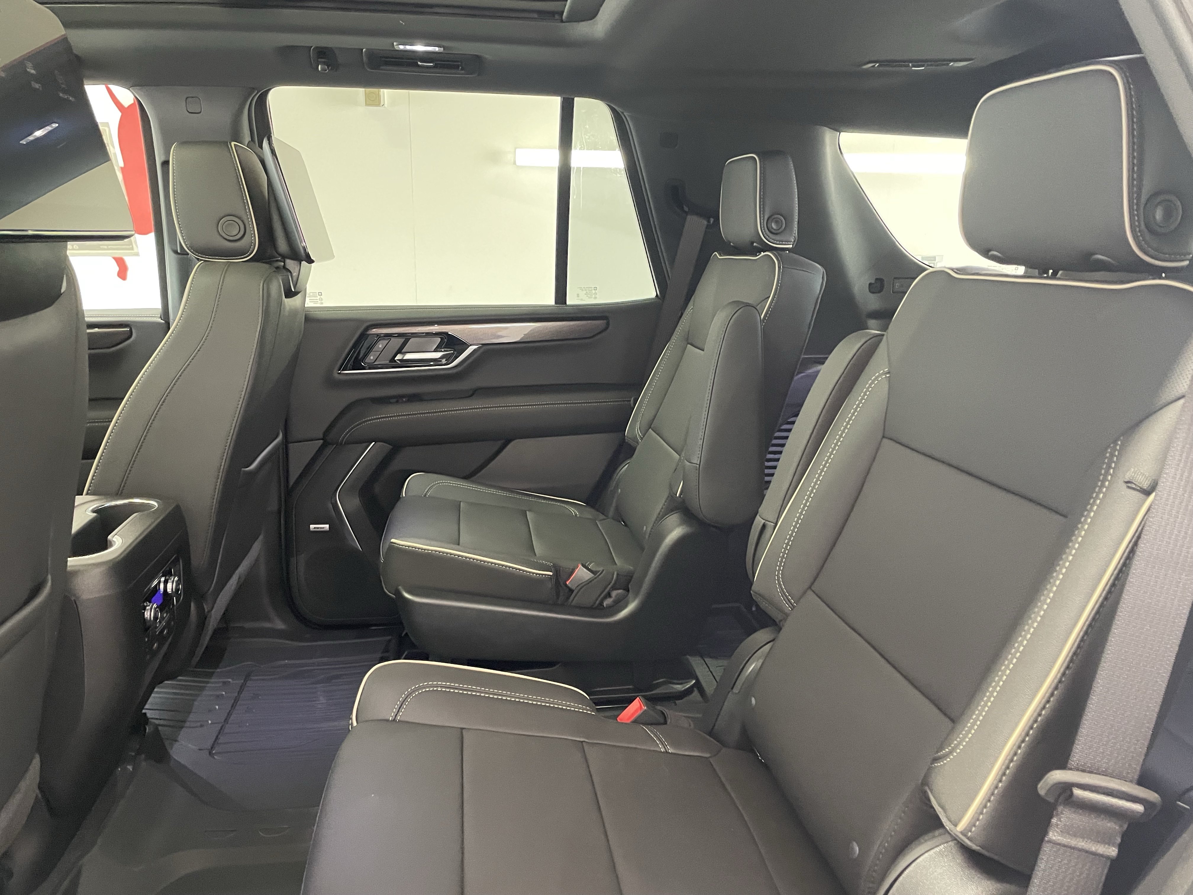 New 2026 GMC Yukon Elevation w/ Elevation Premium Package AWD/4WD image 13