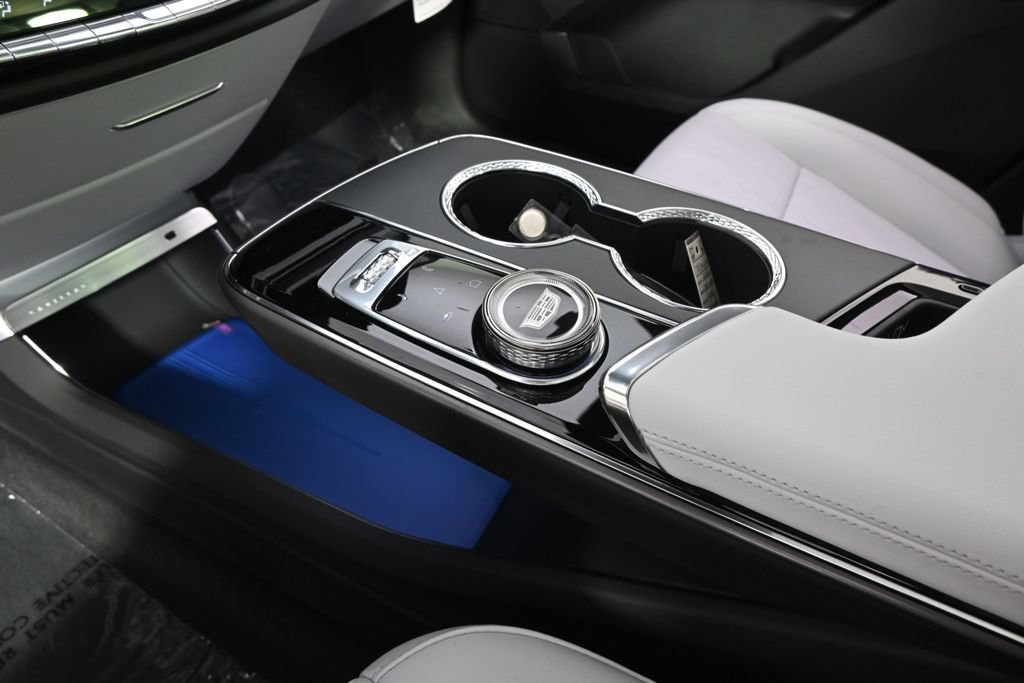 New 2026 Cadillac Lyriq Luxury w/ LPO, Floor Liner Package AWD/4WD image 31