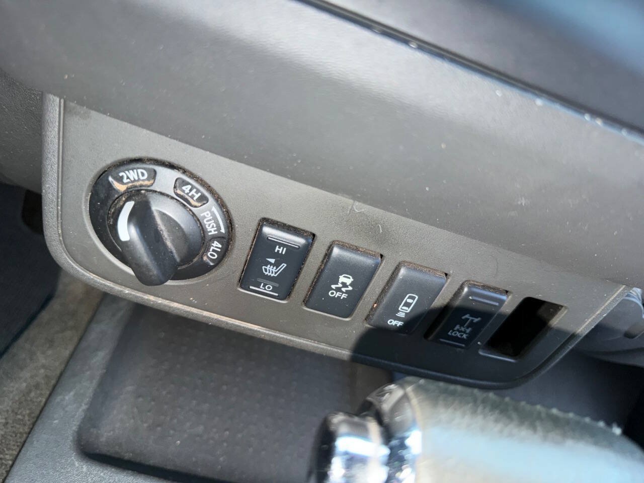 Used 2015 Nissan Frontier PRO-4X w/ Pro-4x Luxury Package AWD/4WD image 37