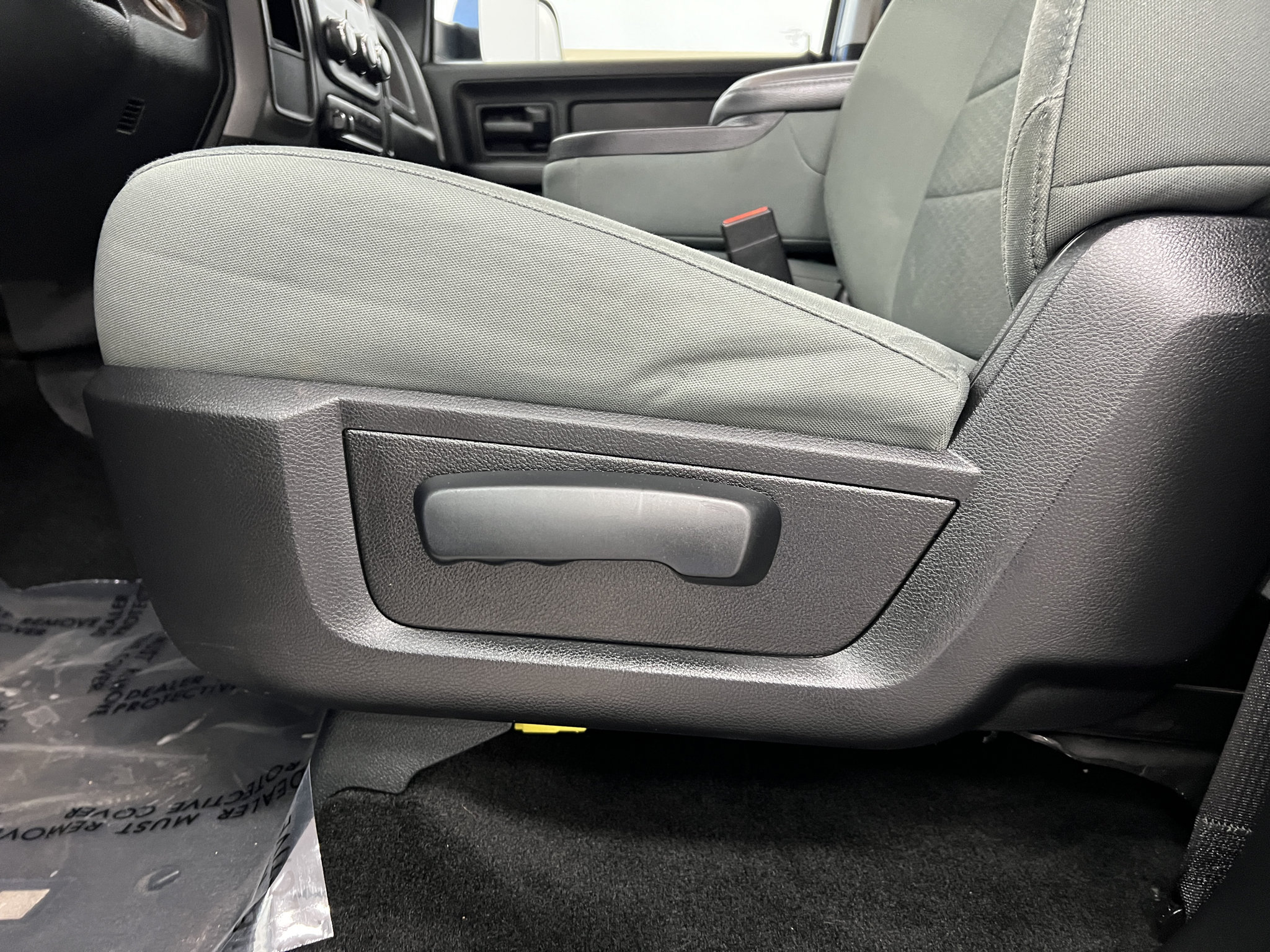Used 2015 RAM 2500 Tradesman w/ Chrome Appearance Group AWD/4WD image 7