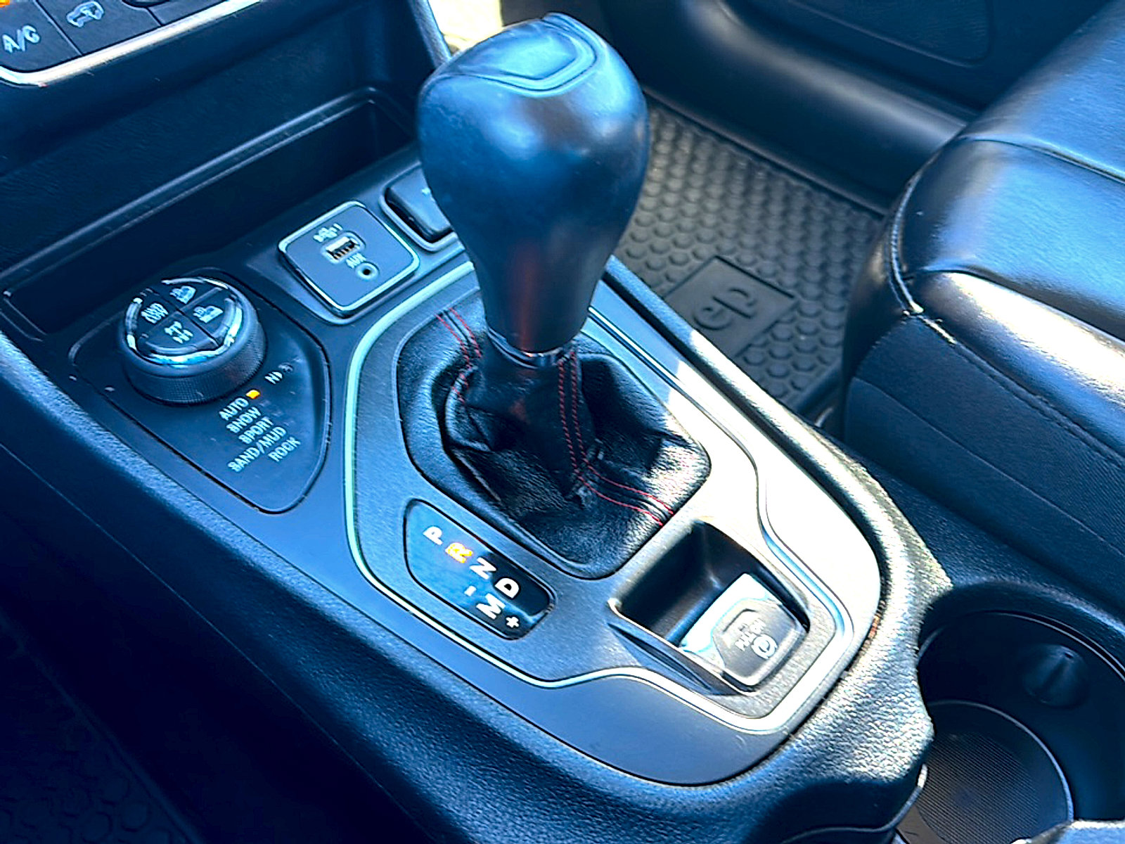 Used 2022 Jeep Cherokee Trailhawk w/ Trailer Tow Group image 34