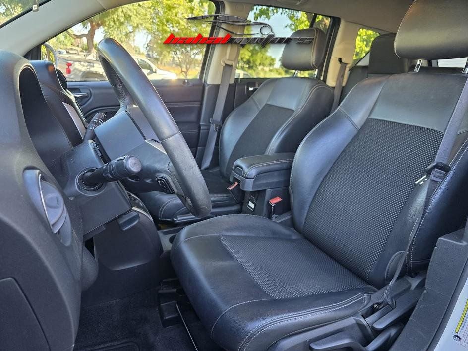Used 2017 Jeep Compass Latitude FWD image 5