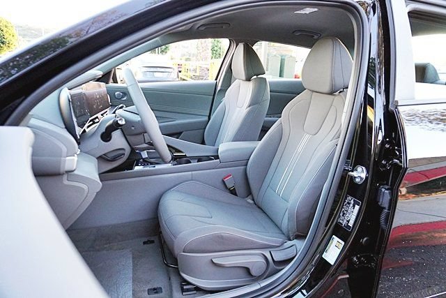 New 2026 Hyundai Elantra Sport FWD image 18