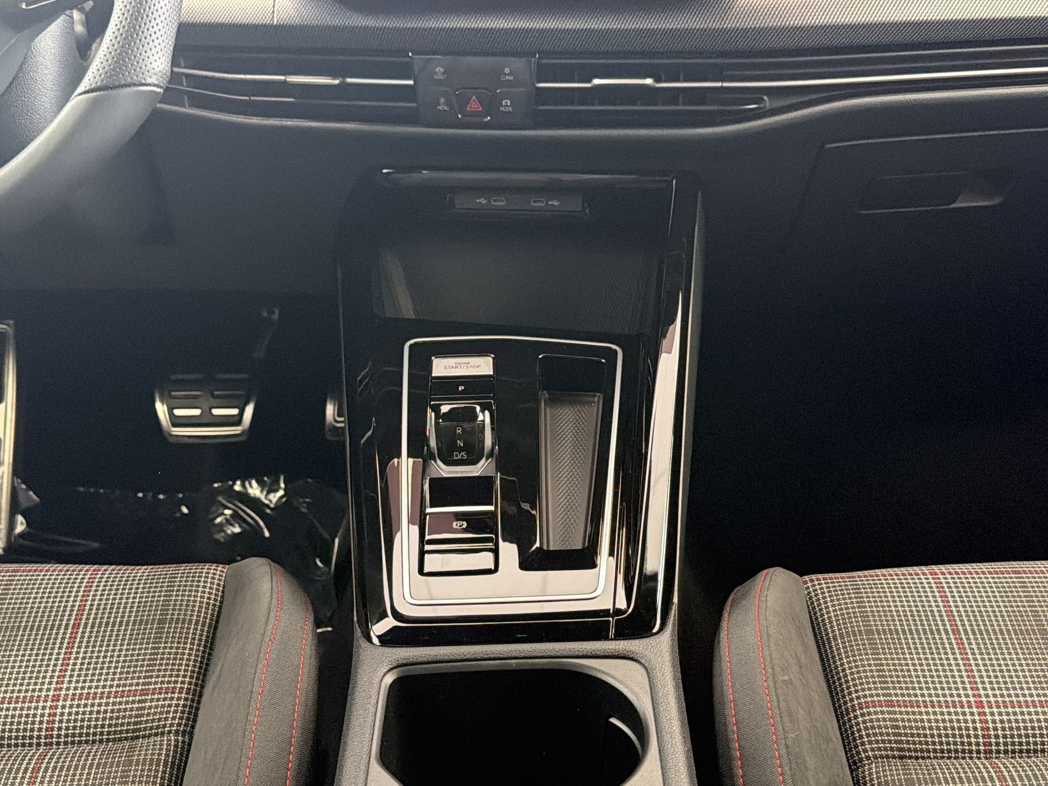 New 2026 Volkswagen Golf SE FWD image 18