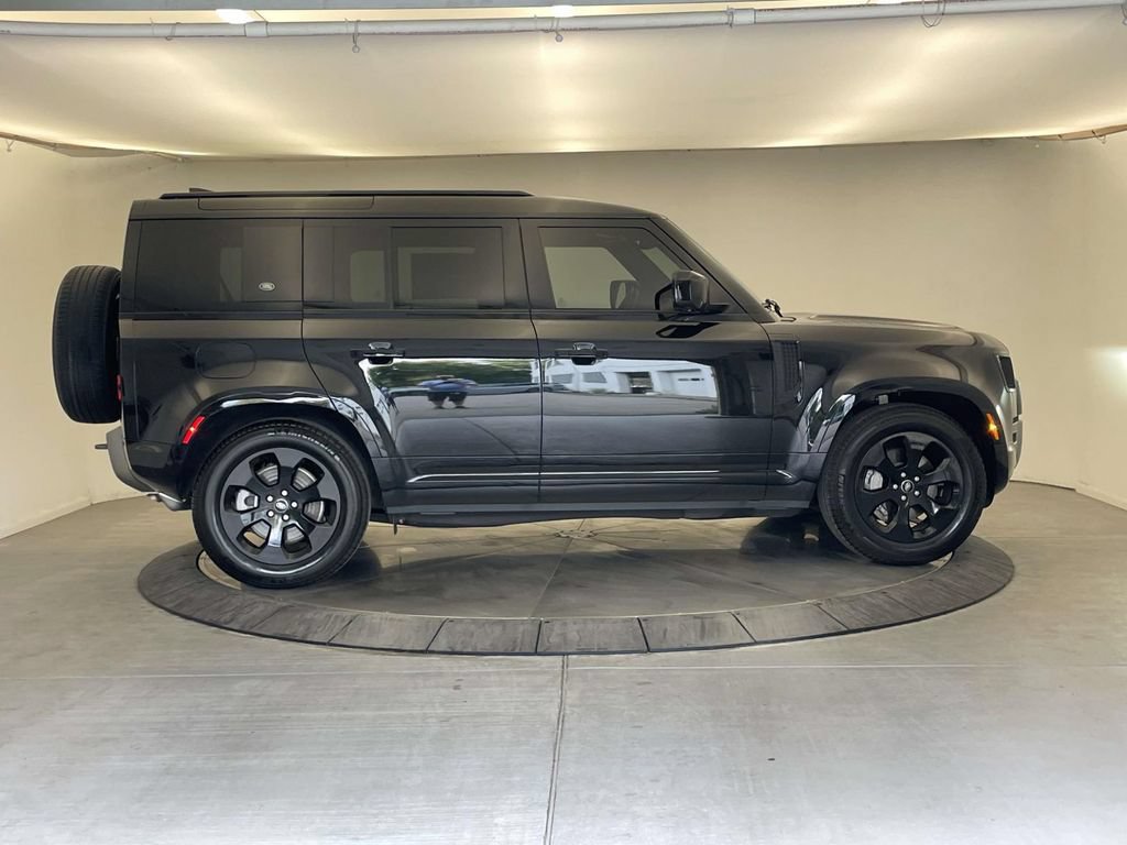 Used 2023 Land Rover Defender 110 X-Dynamic SE AWD/4WD image 9