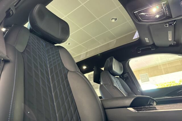 Certified 2025 Cadillac Escalade IQ Sport 1 w/ LPO, ONYX Package AWD/4WD image 19