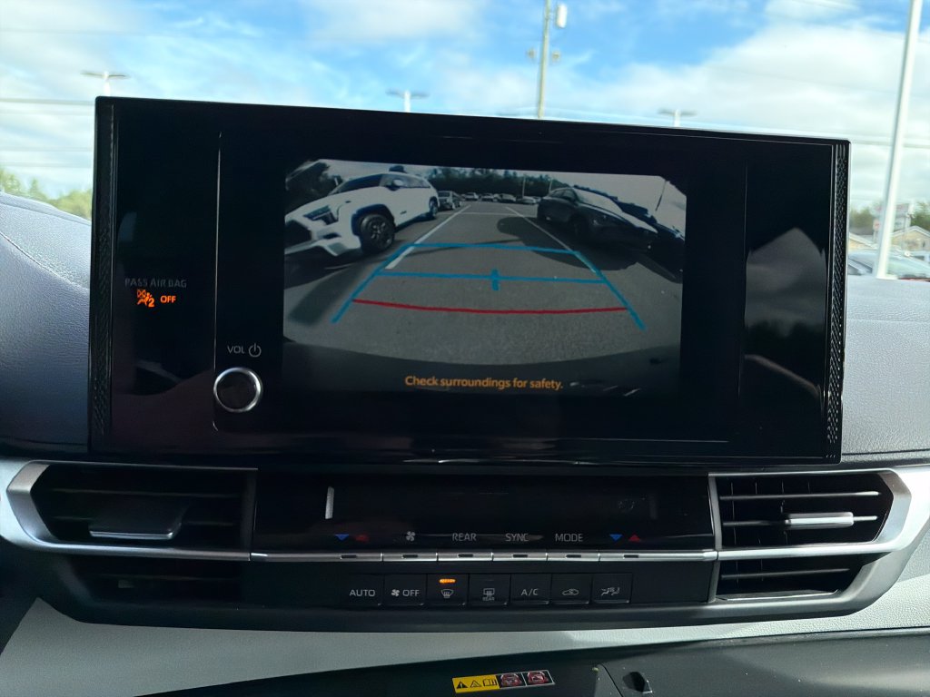 Used 2025 Toyota Sienna LE FWD image 24