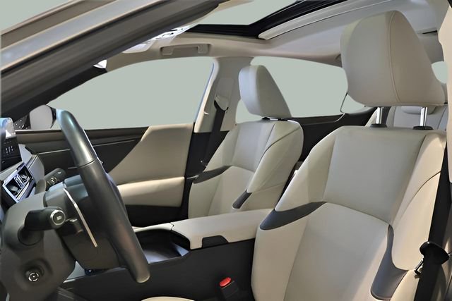 Used 2025 Lexus ES 300h w/ Premium Package image 25