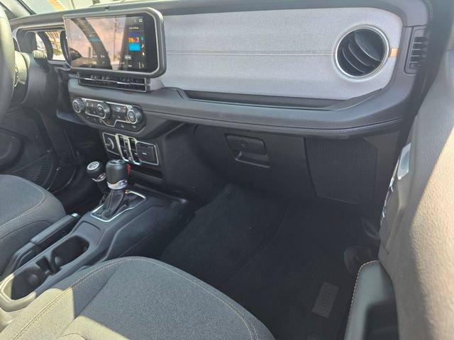 Used 2025 Jeep Wrangler Unlimited Sahara AWD/4WD image 19