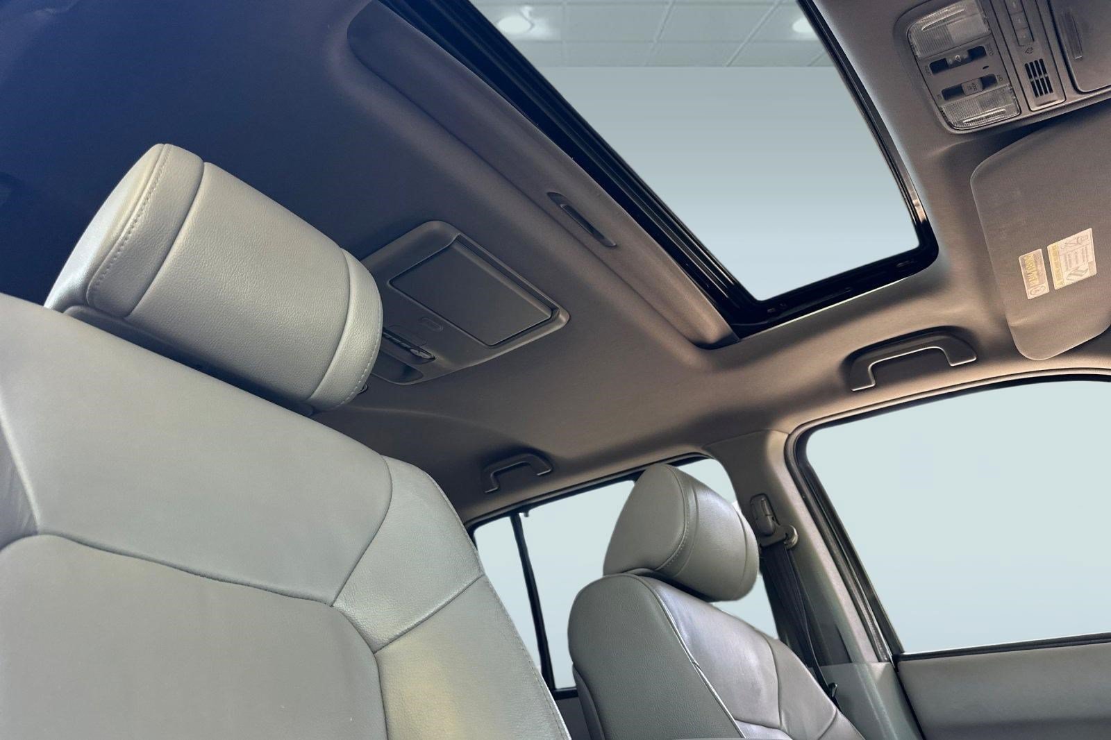 Used 2012 Honda Pilot Touring image 24