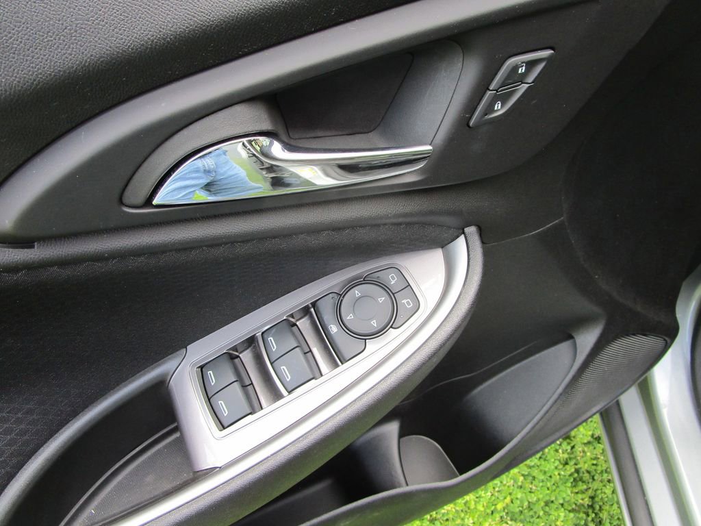 Used 2024 Chevrolet Malibu RS image 18