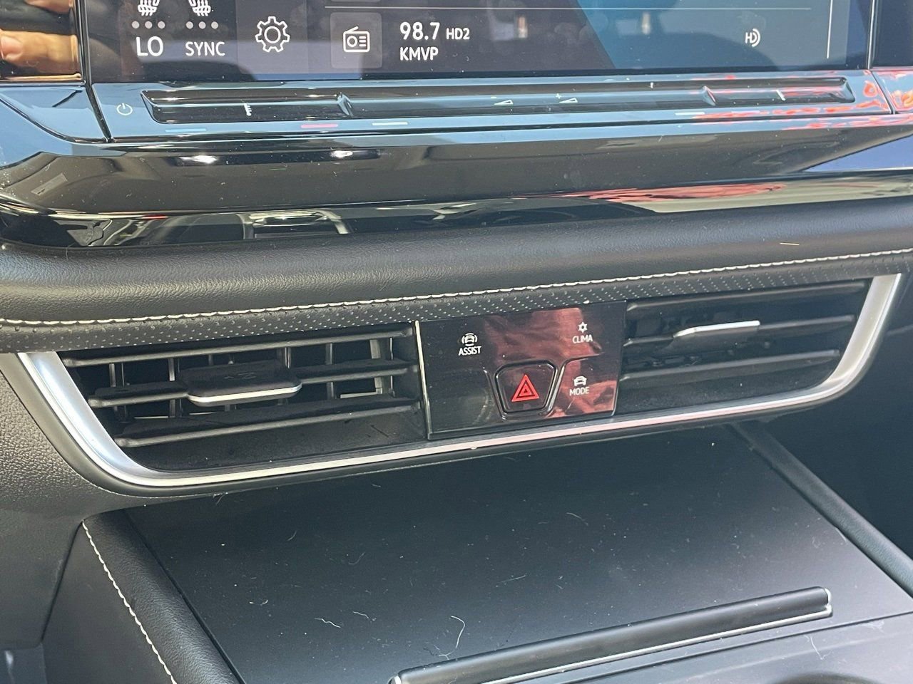 Used 2024 Volkswagen Atlas SE image 8