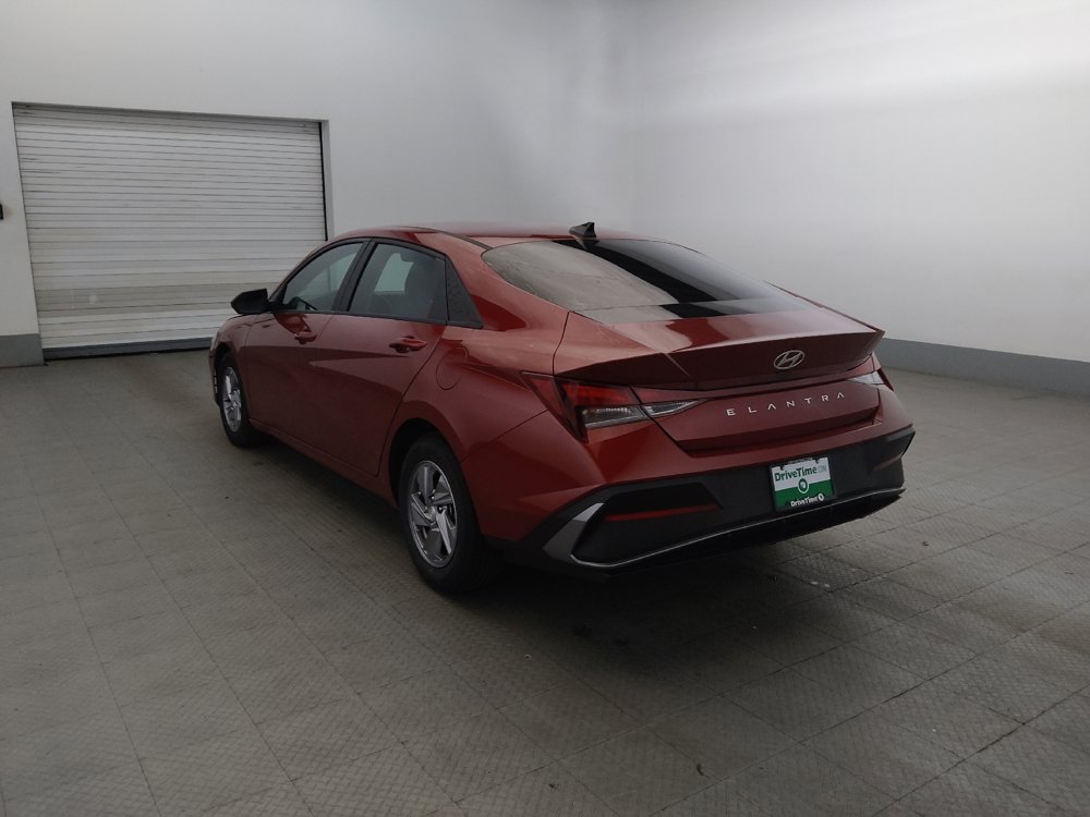 Used 2024 Hyundai Elantra SE FWD image 5