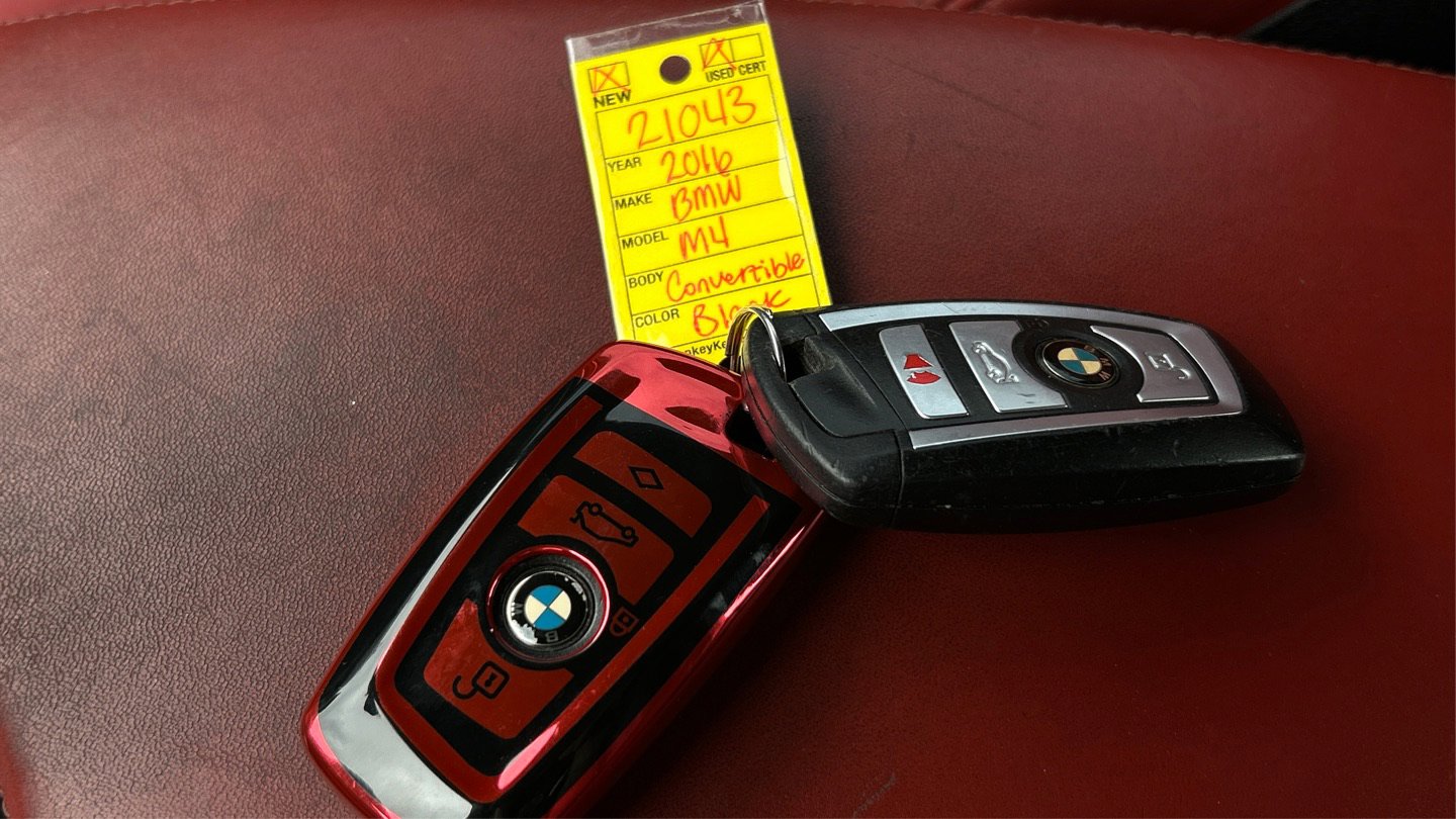 Used 2016 BMW M4 Convertible RWD image 19