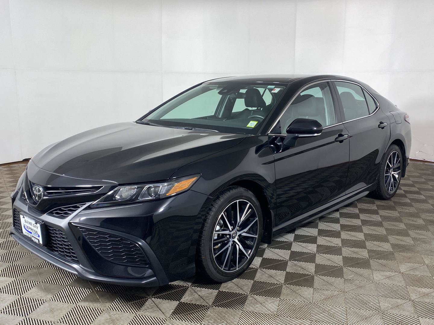 Used 2024 Toyota Camry SE w/ Cold Weather Package AWD/4WD image 25