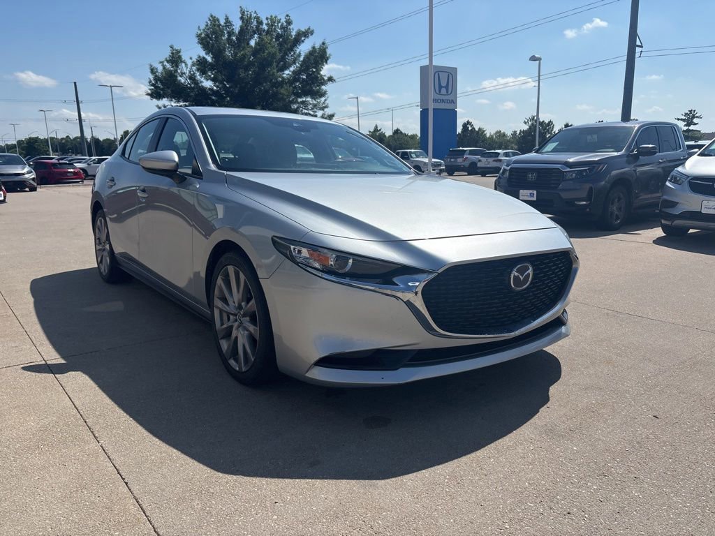 Used 2019 MAZDA MAZDA3 Sedan w/ Select Package FWD image 3