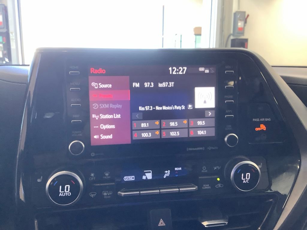 Used 2021 Toyota Highlander XLE image 11