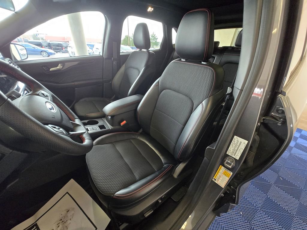 Used 2023 Ford Escape ST-Line w/ Tech Pack #1 image 9
