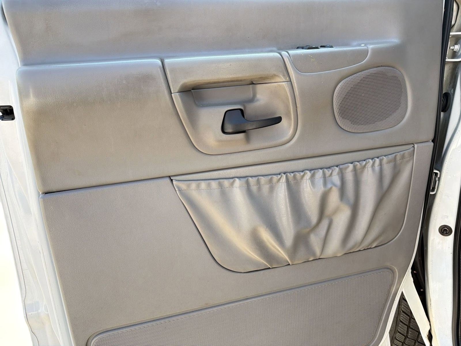 Used 2000 Ford E-350 and Econoline 350 XL image 12