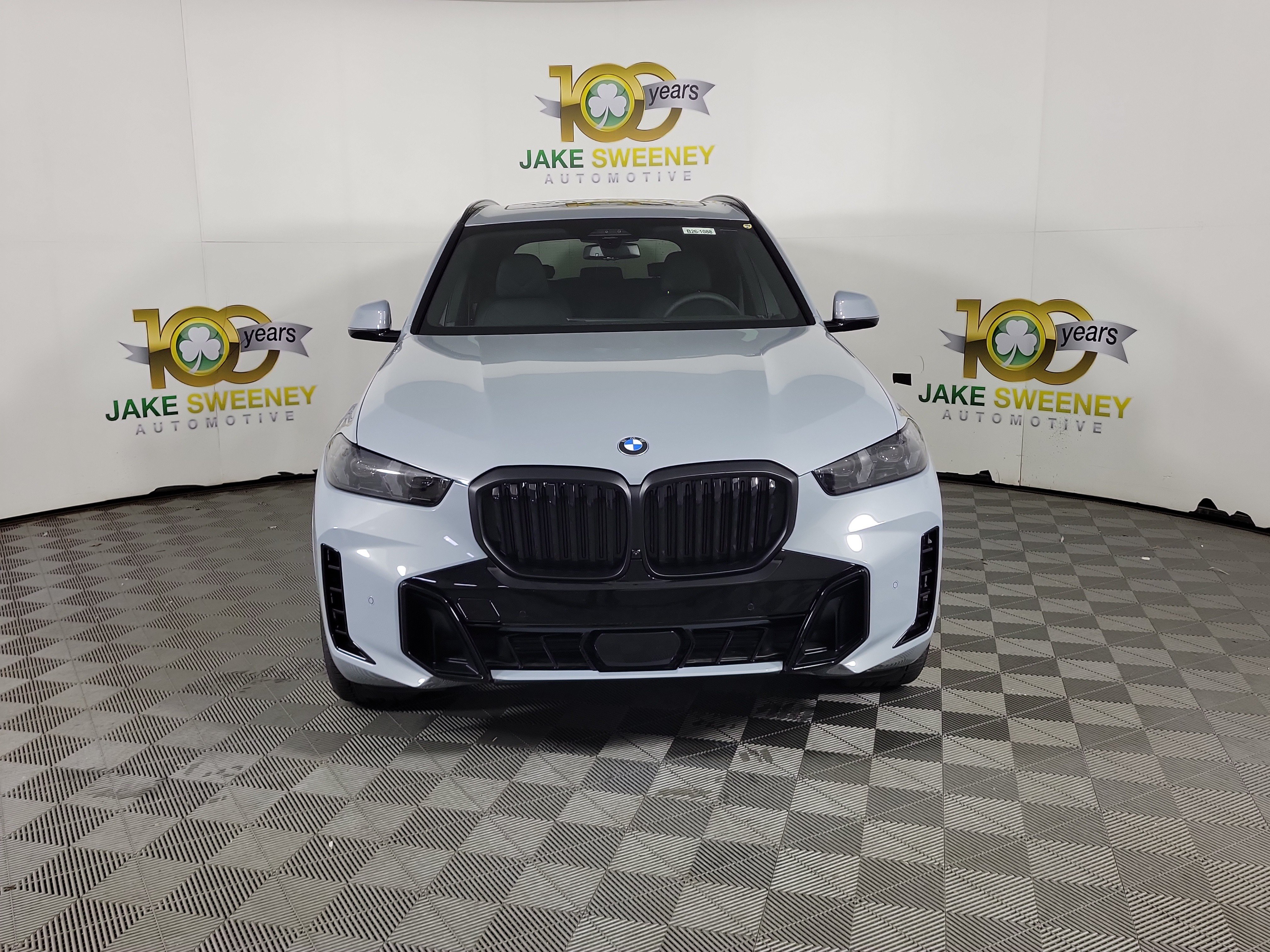 New 2026 BMW X5 xDrive40i w/ M Sport Package AWD/4WD image 2