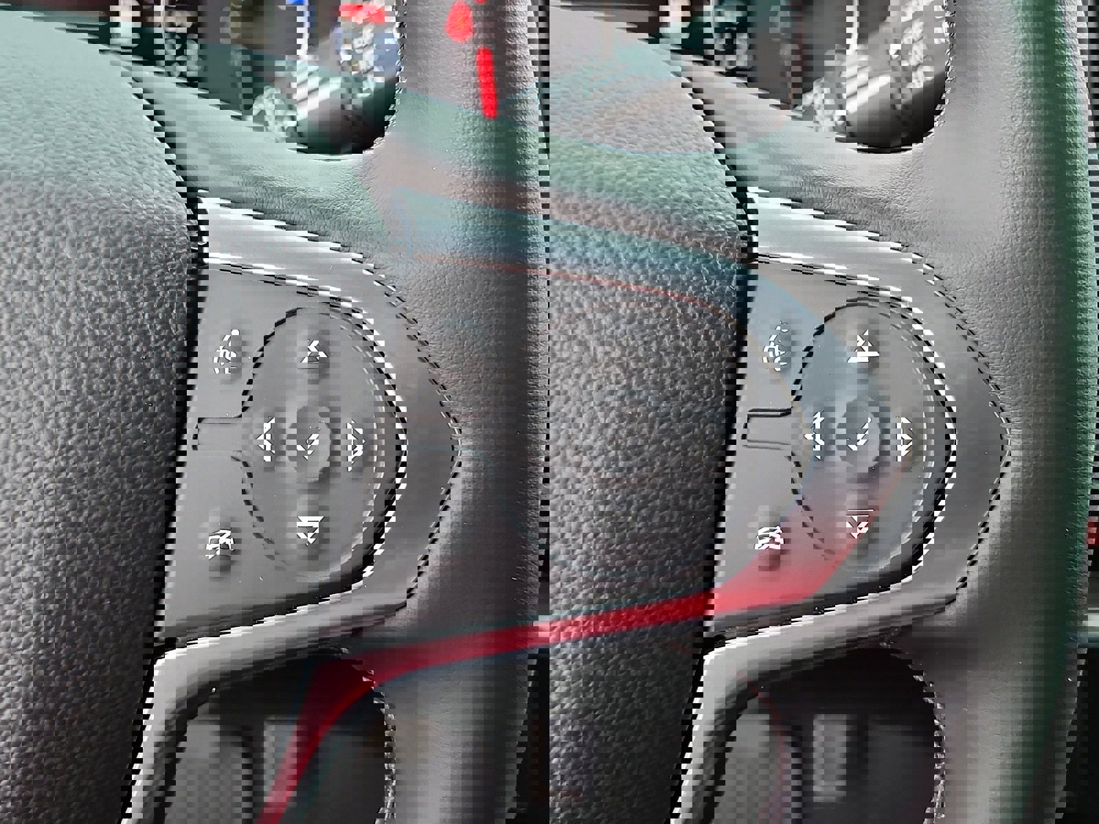 Used 2023 Chevrolet Traverse Premier image 18