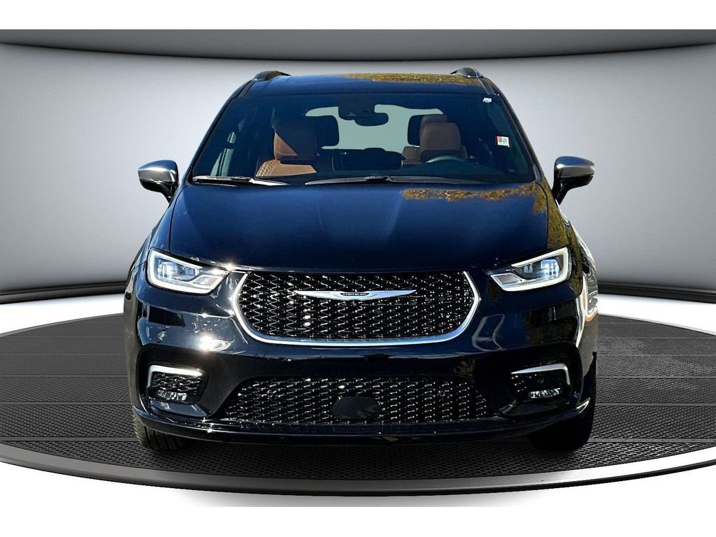 Used 2024 Chrysler Pacifica Pinnacle image 4