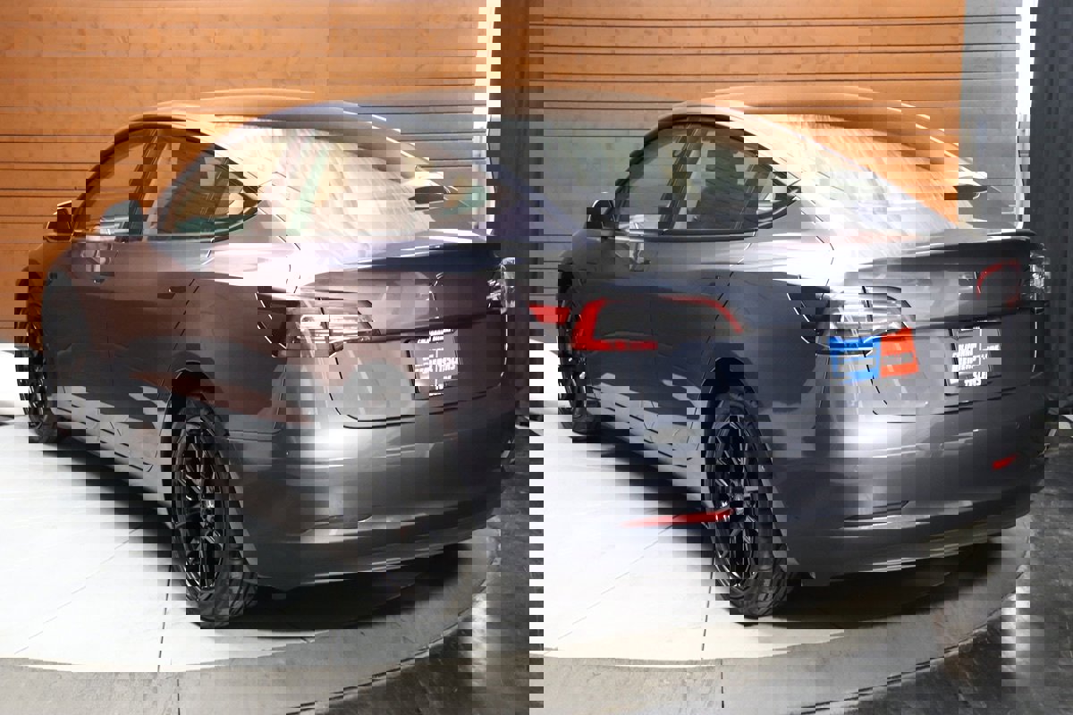 Used 2023 Tesla Model 3 Standard Range image 9