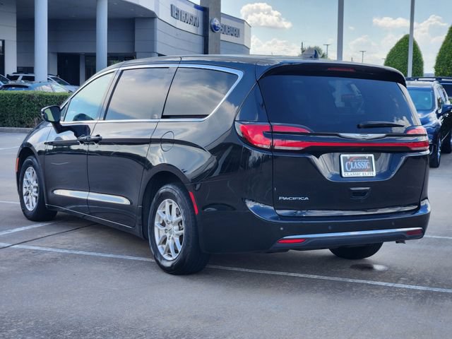 Used 2024 Chrysler Pacifica Touring-L FWD image 5