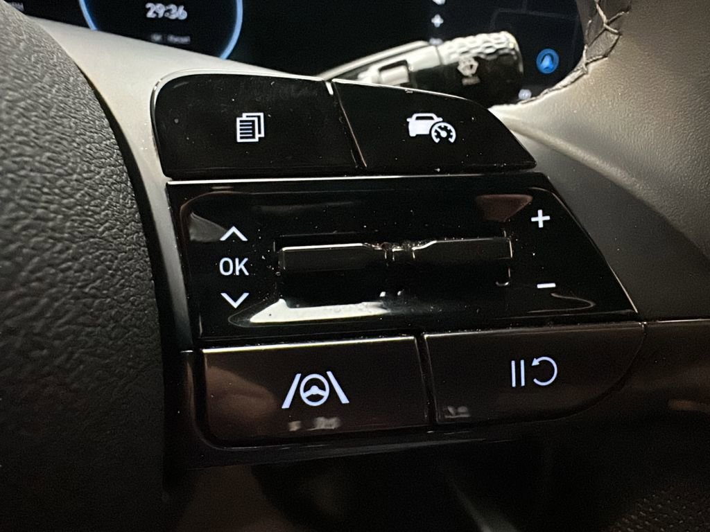 Certified 2025 Hyundai Elantra SEL image 21