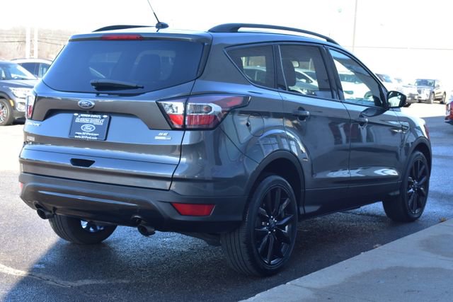 Used 2017 Ford Escape SE w/ SE Sport Appearance Package image 6