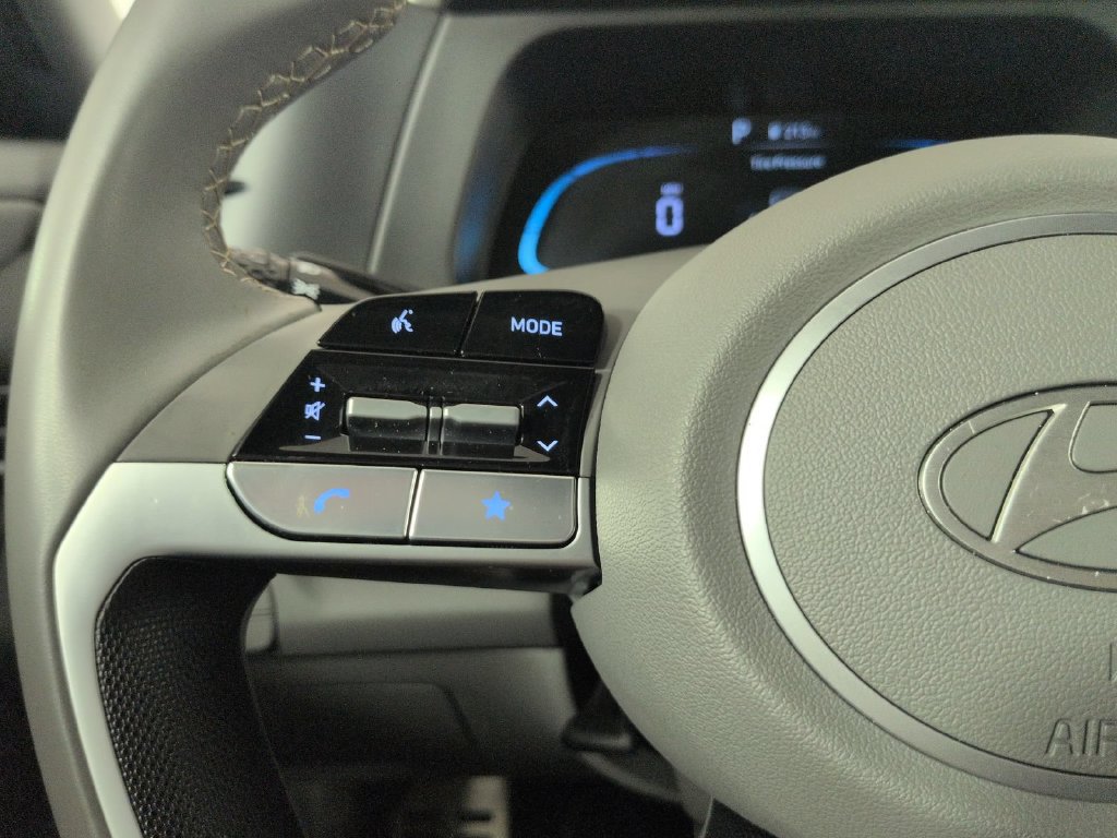 Used 2025 Hyundai Elantra Sport FWD image 40