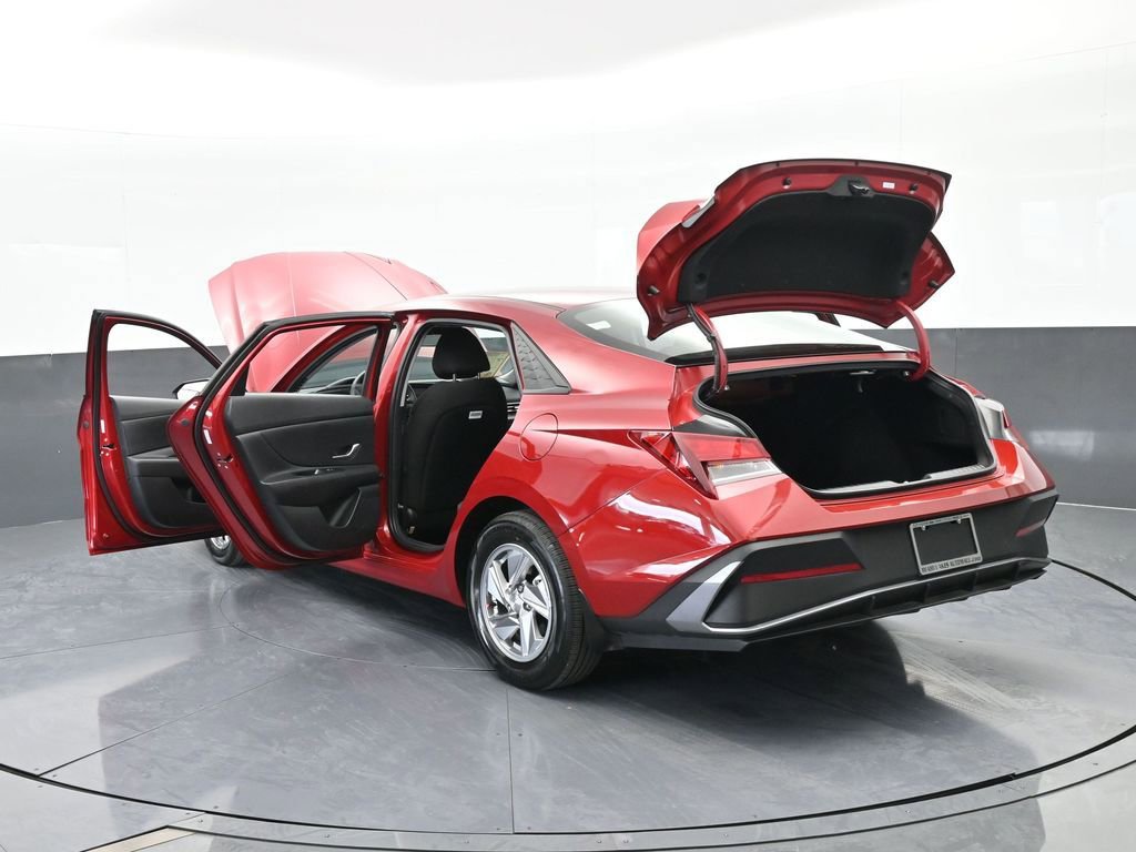 Used 2024 Hyundai Elantra SE FWD image 68